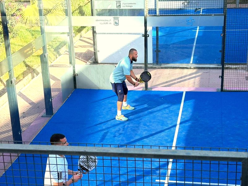 Padelbroeders training op de baan